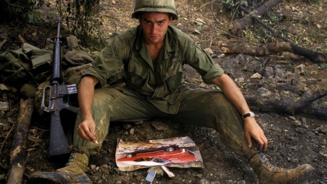 Американский актер Энтони Барриле на съемках фильма о войне во Вьетнаме "Высота "Гамбургер", 1986г