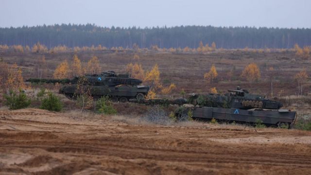 Танки Leopard 2 во время военных учений в Литве