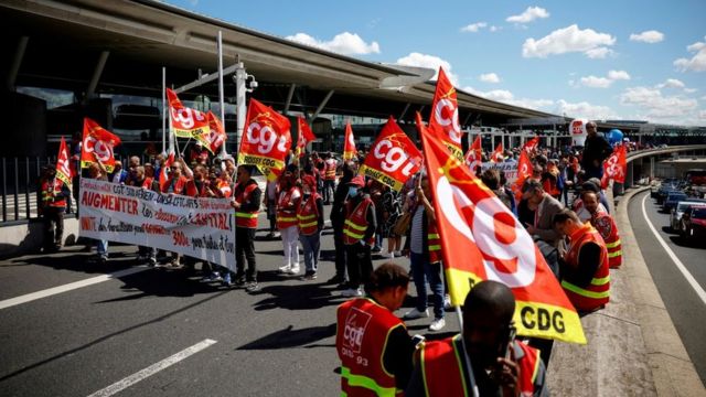 Протест работников Шарль-де-Голля