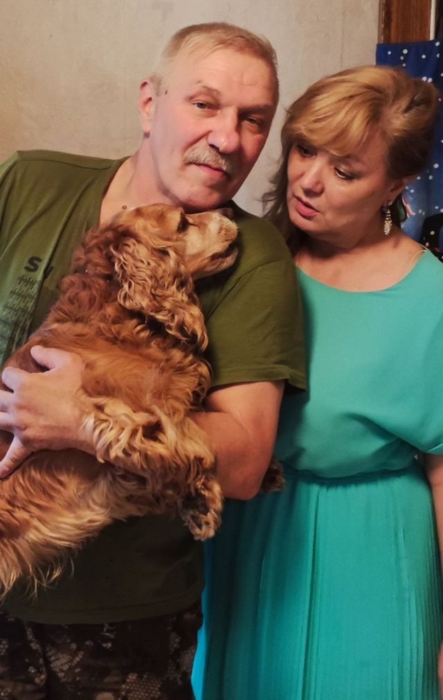 Игорь Покусин с женой Еленой и спаниелем