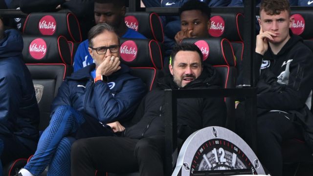 Roberto De Zerbi looks on during Brighton's defeat by Bournemouth