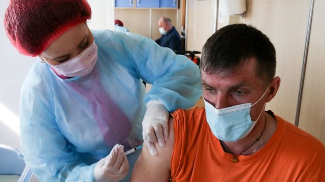 Вакцинация от COVID-19 в медицинском поезде "Академик Федор Углов" в Иркутской области