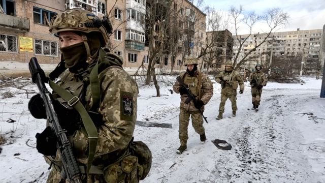 Ukrainian troops near the front line in Vuhledar, eastern Ukraine