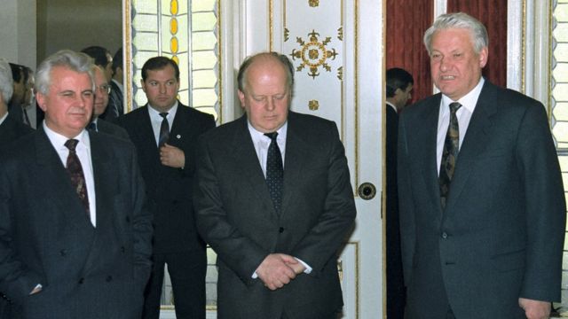 Кравчук, Шушкевич и Ельцин после подписания Беловежского соглашения