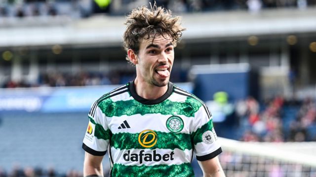 Matt O'Riley celebrates for Celtic 