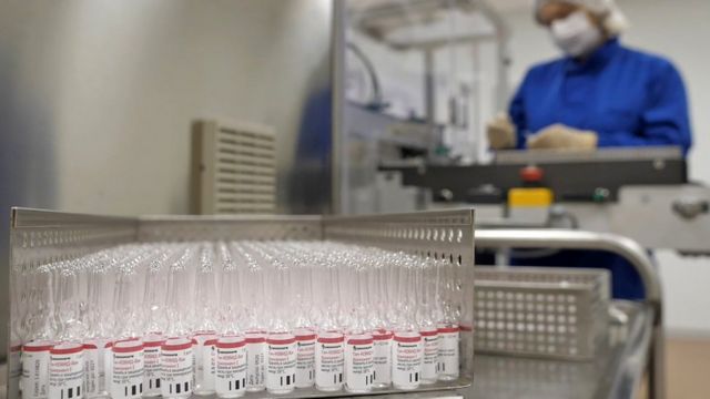 Производство вакцины в лабораториях фармацевтического завода "Биннофарм"