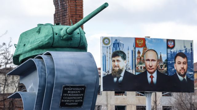 Портреты Кадырова, Путина и Пушилина на территории мариупольского меткомбината Ильича