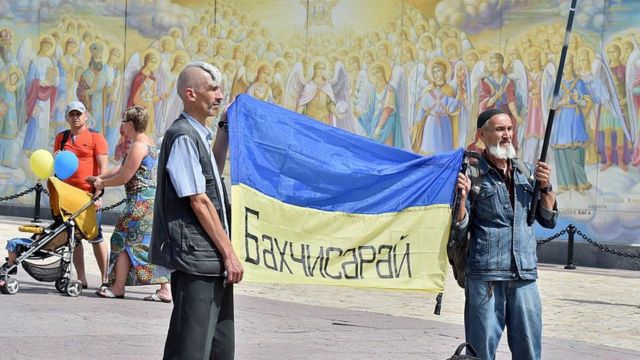 укрианский флаг в крыму