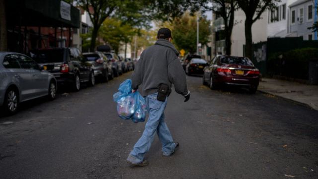 За время пандемии бедность в США сократилась на 45%