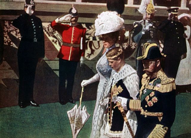 Инвеститура принца Уэльского, Эдуард между родителями: Георгом V и Марией Текской