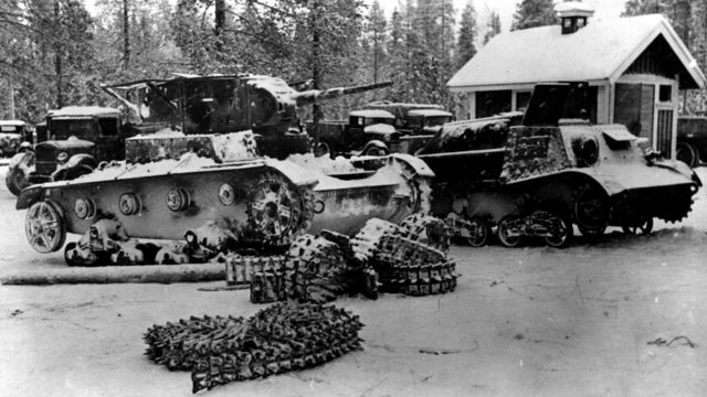 Советские танки, захваченные финской армией в битве при Суомоссалми (январь 1940 г.)