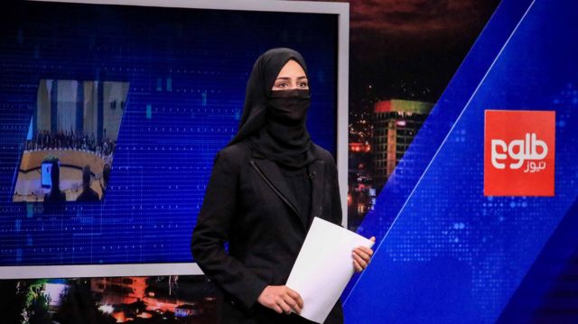 Министерство поощрения добродетели и предотвращения порока приказало журналисткам носить на телевидении хиджаб. 