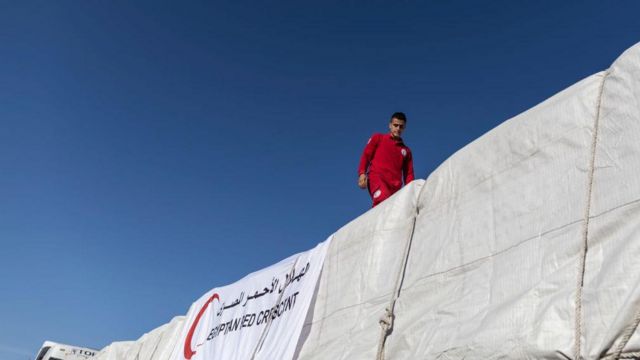 Грузовик с гуманитарной помощью у египетского КПП «Рафах»