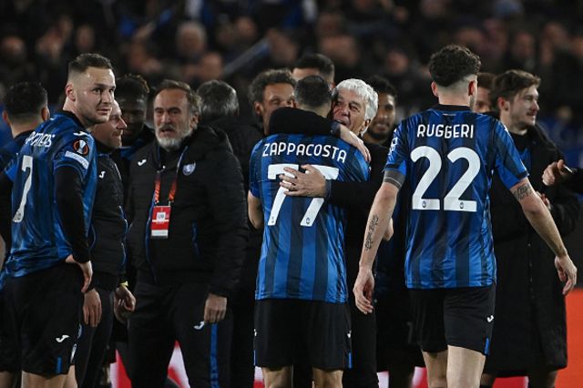 Atalanta players and their Italian head coach Gian Piero Gasperini (C) celebrate