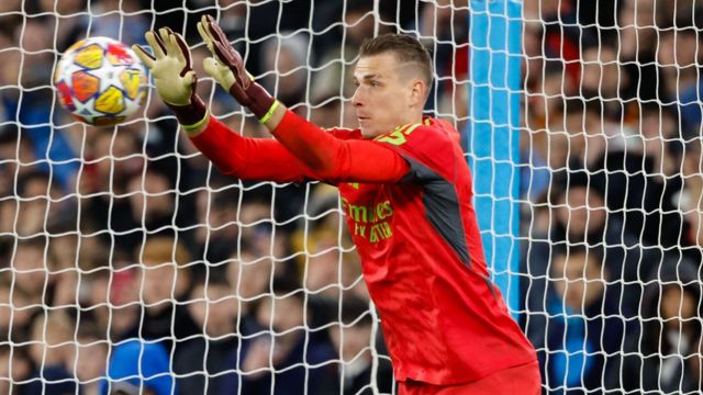 Andriy Lunin saves Bernardo Silva's penalty