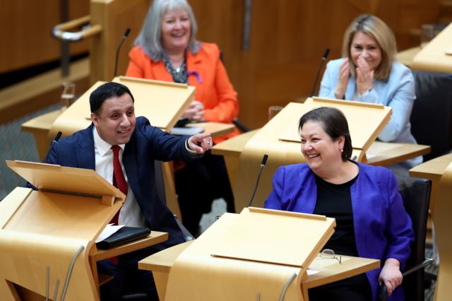 Anas Sarwar and Jackie Baillie in the chamber