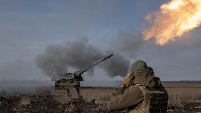 Украинский военный около Бахмута