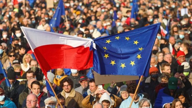 Протесты прошли более чем в 100 польских городах