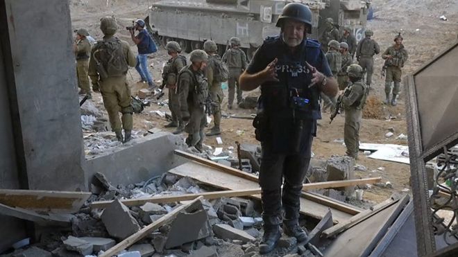 Международный редактор BBC News Джереми Боуэн побывал внутри сектора Газа вместе с израильскими военными