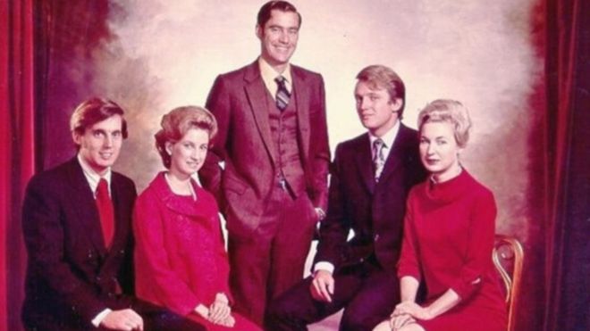 Второе поколение Трампов (справа налево): Мэриэнн, Дональд, Фред-младший, Элизабет и Роберт (дата неизвестна)