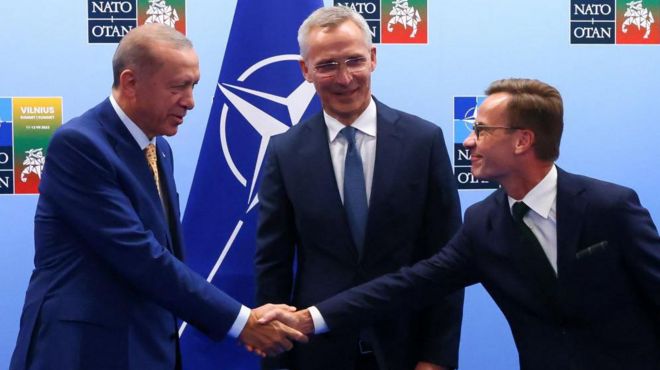 Эрдоган, премьер-министр Швеции Ульф Кристерссон и глава НАТО Йенс Столтенберг.