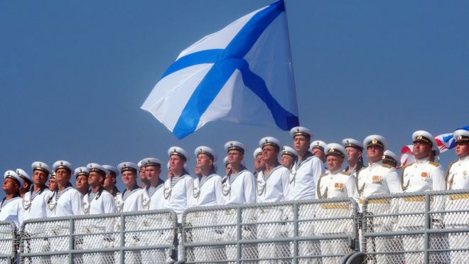 Экипаж фрегата "Адмирал Макаров" во время празднования Дня ВМФ в сирийском Тартусе