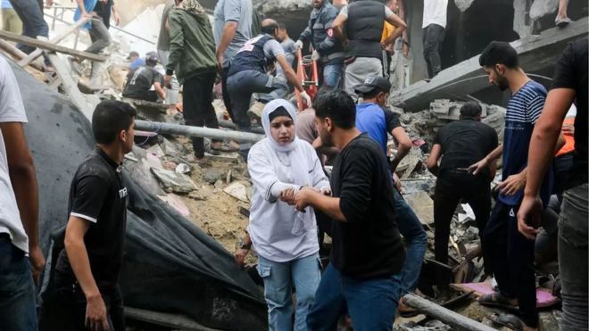 Палестинцы ищут пострадавших