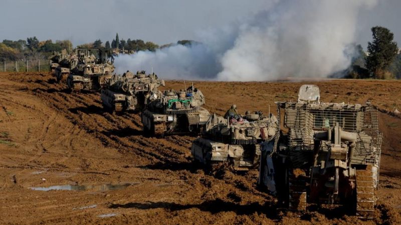 Израильские военные автомобили выезжают из сектора Газа. Reuters