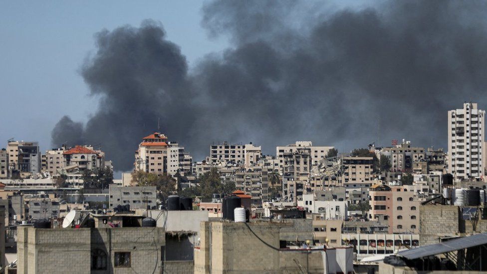Smoke rises from Gaza City as Israeli forces continue an operation at al-Shifa hospital for a third day (20 March 2024)