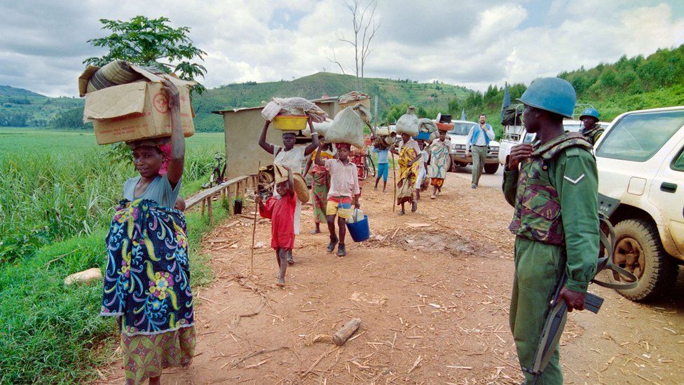 Rwandan refugees flee violence in 1994