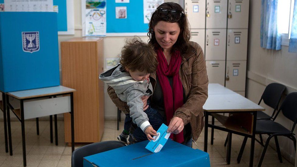 Israeli woman voting in Jerusalem (file photo)