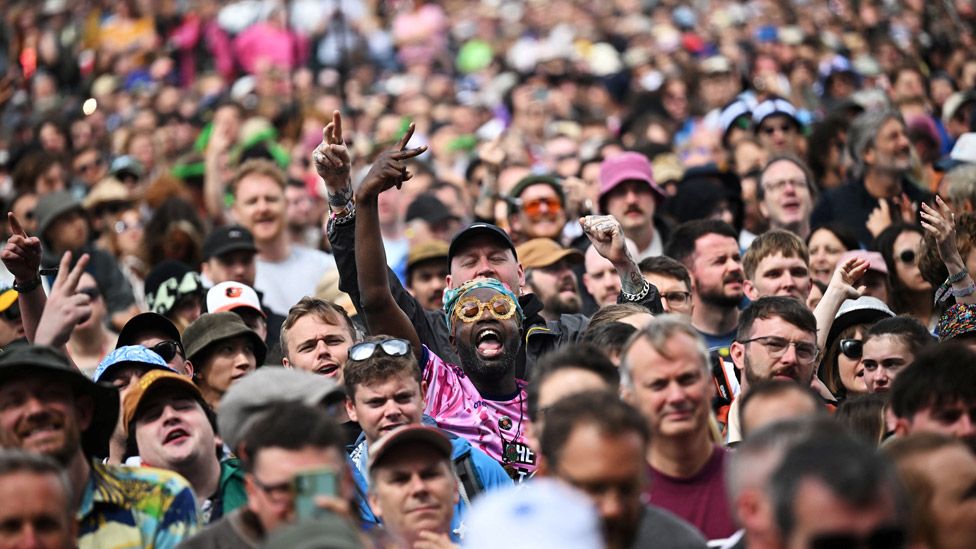 Crowd at Glastonbury 2022