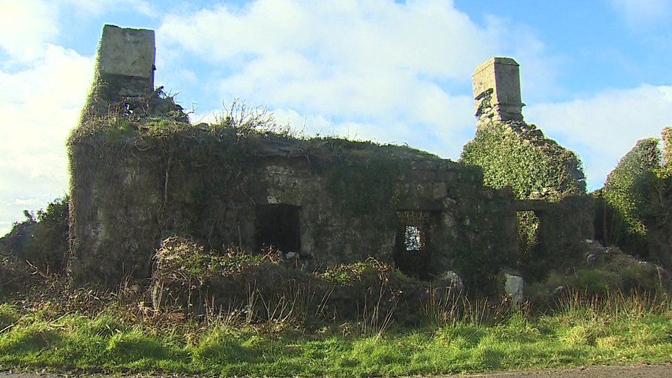 Old ruin in Llangwnnadl