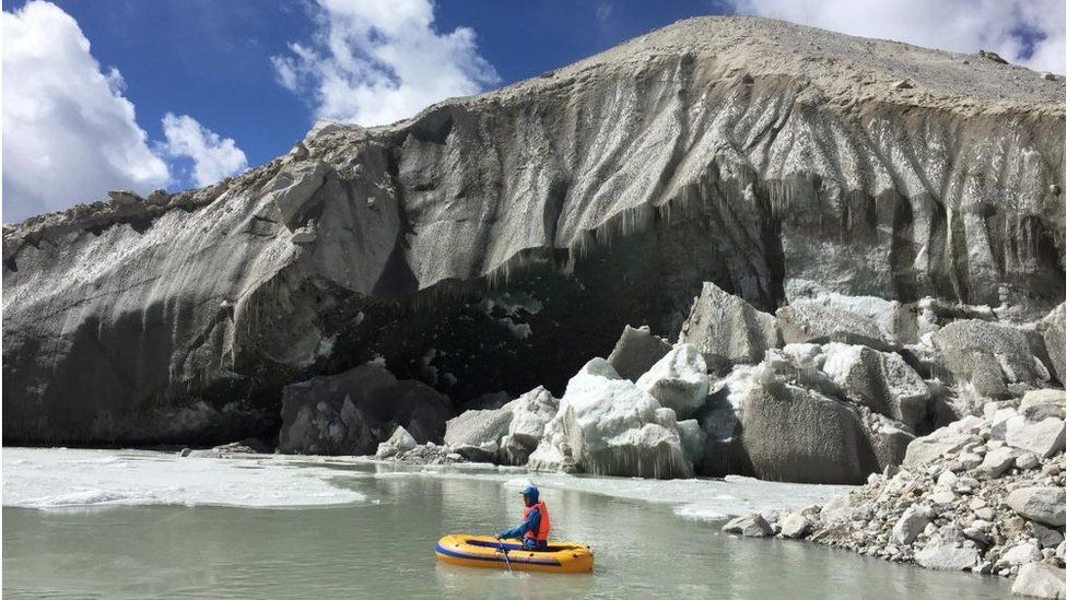 Scientists investigate the ponds by dinghy in Everest