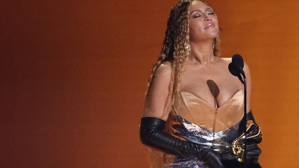 Beyoncé gets emotional on stage