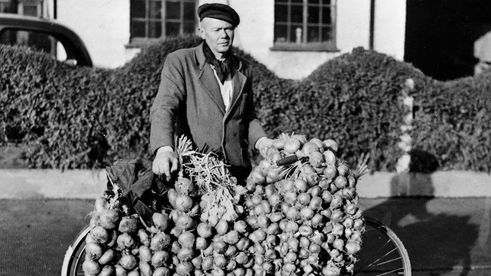 A Johnny Onion seller from Roscoff over in Devon in 1948