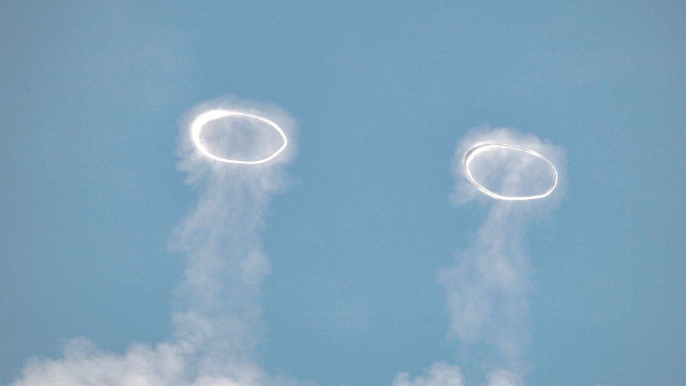 Rings emitted by volcano Etna
