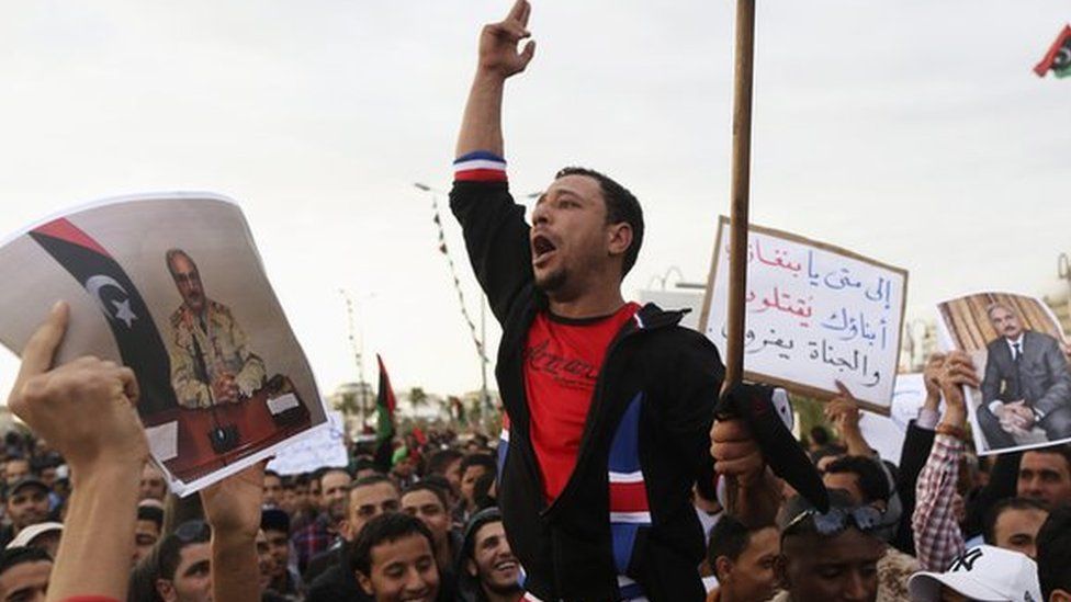 Men carrying pictures of former Libyan commander Khalifa Haftar protest against the General National Congress (GNC) in Benghazi (28 February 2014)