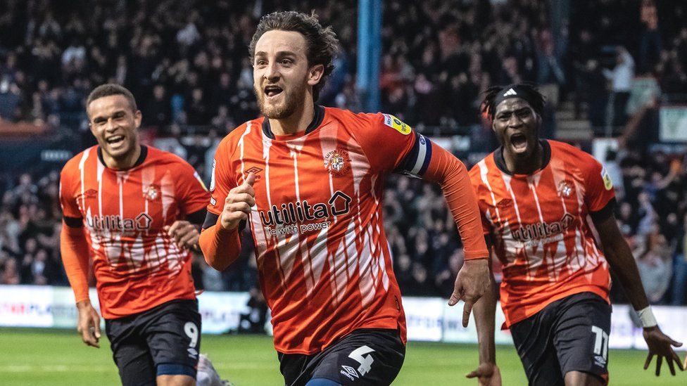 Luton Town's Tom Lockyer (centre) celebrates scoring his side's second goal during the Sky Bet Championship Play-Off Semi-Final Second Leg match between Luton Town v Sunderland at Kenilworth Road