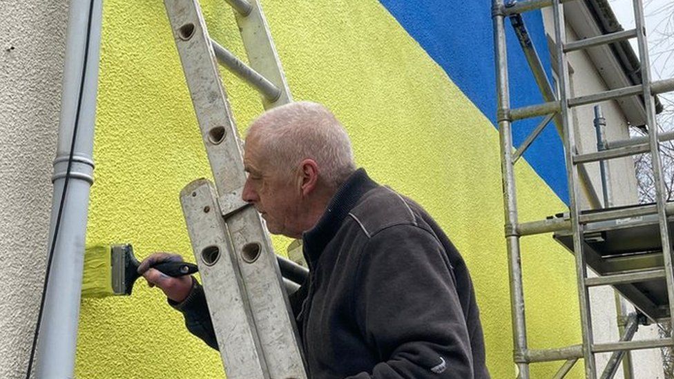 Man painting Ukranian flag