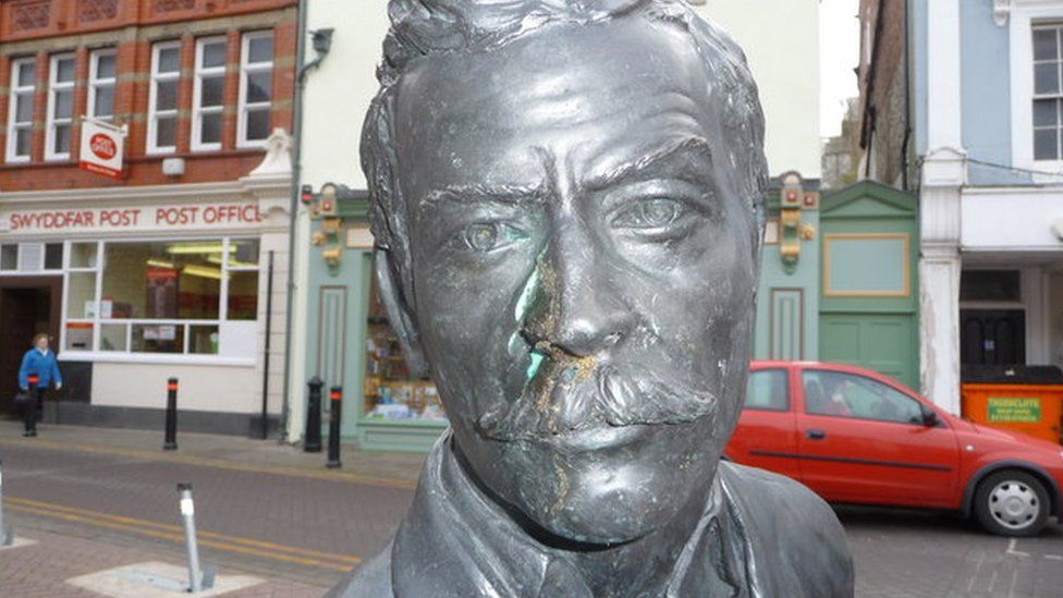 Henry Morton Stanley statue in Denbigh