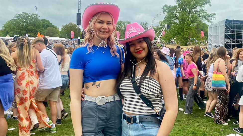 Klaudia and Elizabeth wearing pink hats at Big Weekend