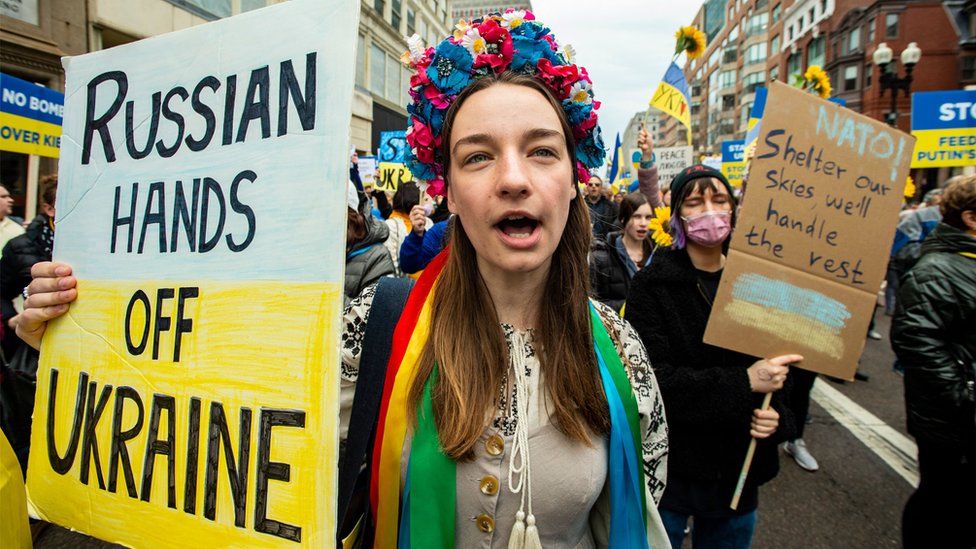 People protesting against Russia's invasion