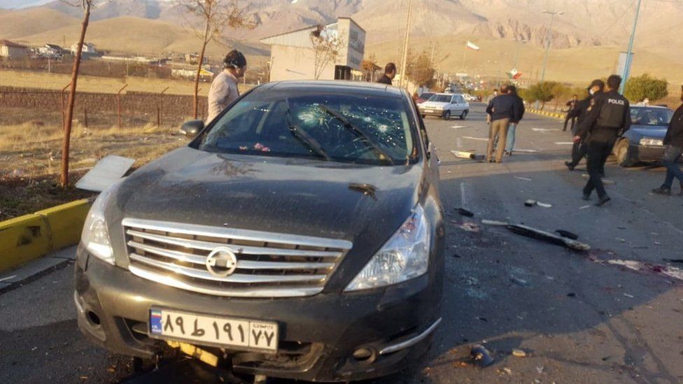 A handout photo made available by Iranian state TV shows the scene of the killing of Iranian nuclear scientist Mohsen Fakhrizadeh (27 November 2020)