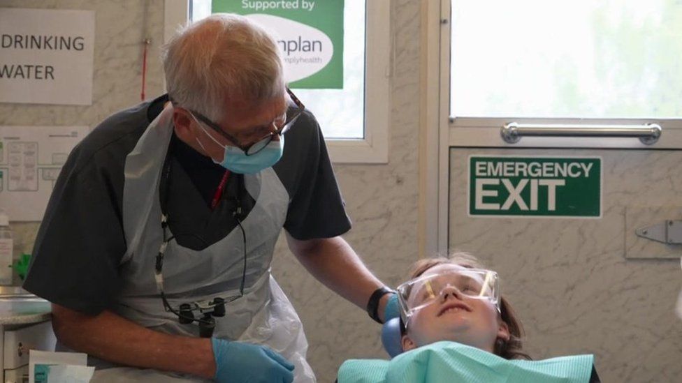 Pupil Jenna seeing one of the Dentaid dentists