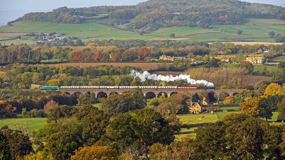 Train crosses Stanway Viaduct