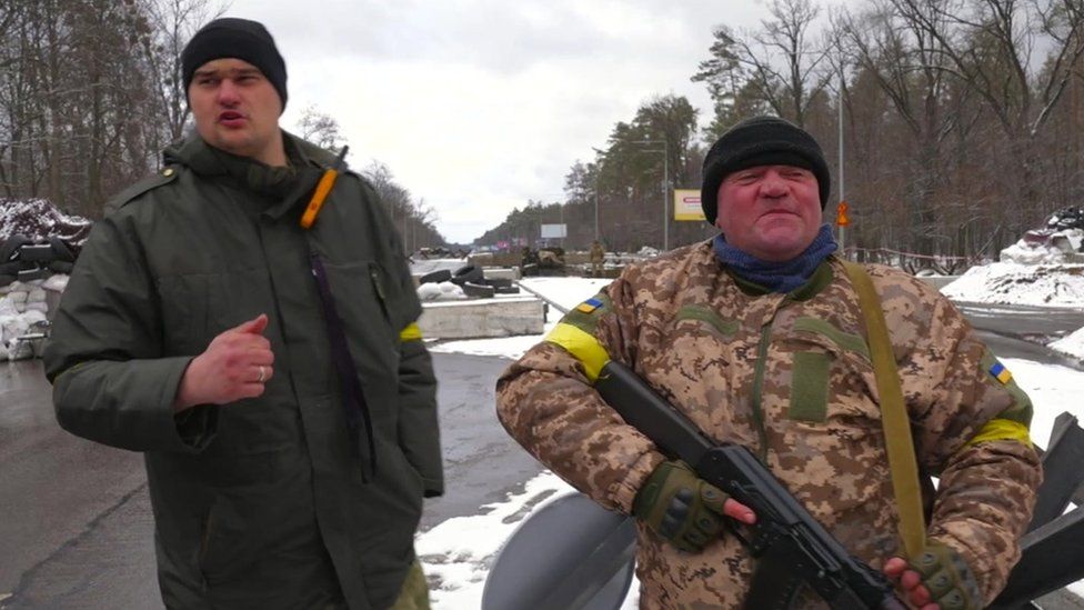 Ukrainian soldiers at a checkpoint north-west of Kyiv
