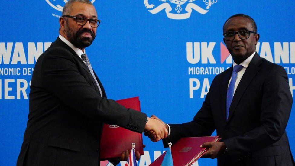 British Home Secretary James Cleverly and Rwandan Minister of Foreign Affairs Vincent Biruta sign a new treaty, in Kigali, Rwanda, December 5, 2023