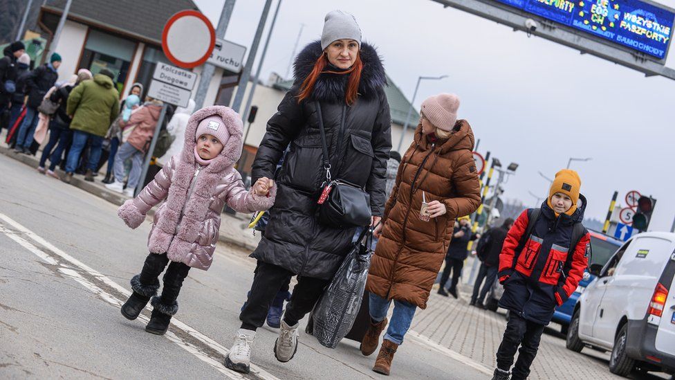 A family crossing the border into Poland from Ukraine