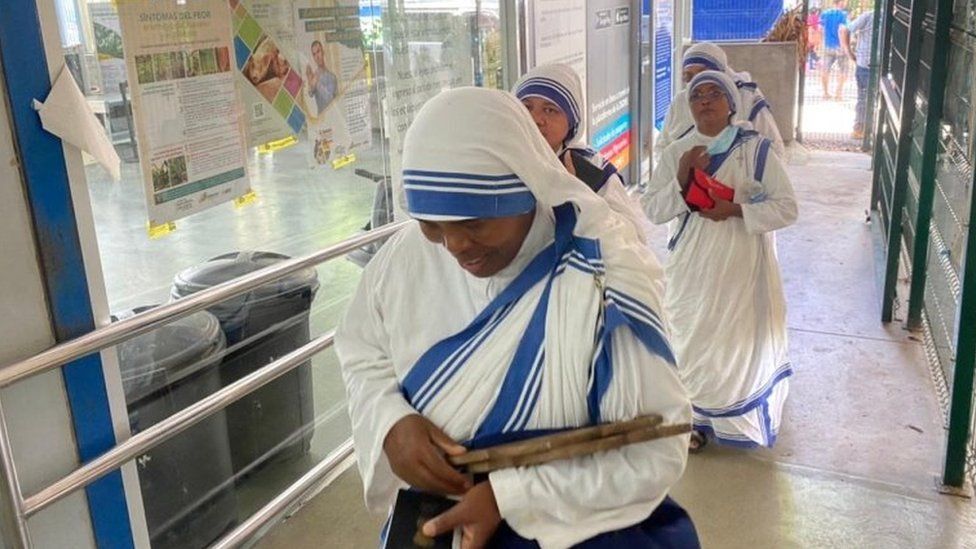 Nuns of the Missionaries of Charity, established by Mother Teresa, arrive at an immigration office in Costa Rica after Nicaragua"s government shut down their organization along with other charities and civil organizations, in Penas Blancas, Costa Rica July 6, 2022.